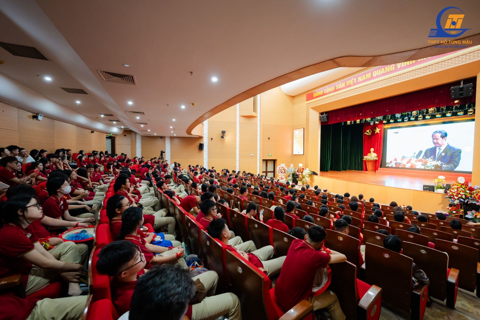 Ảnh: Cô Tô Thị Thuỷ - Hiệu trưởng phát biểu